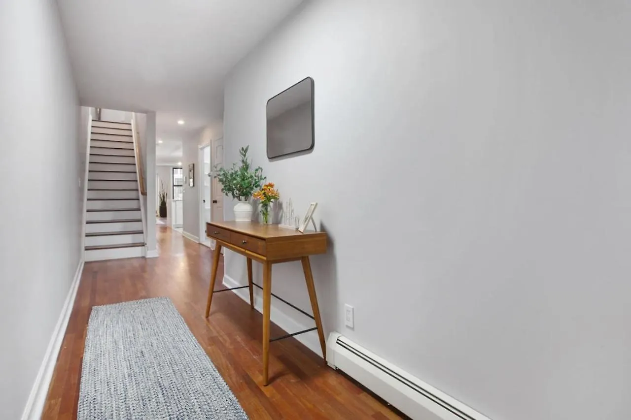 Charming Central Park Townhome نيو يورك بيت للعطل